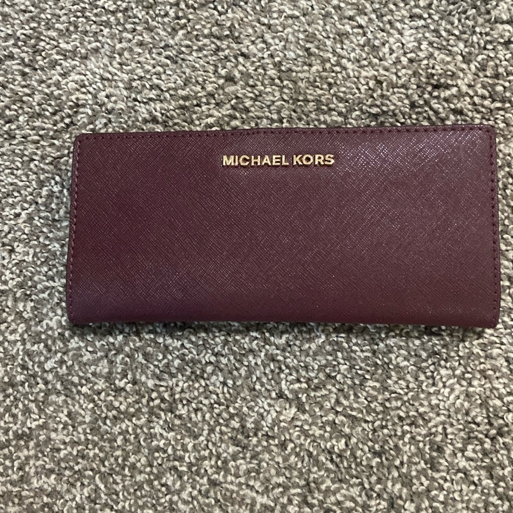 Micheal kors burgundy wallet